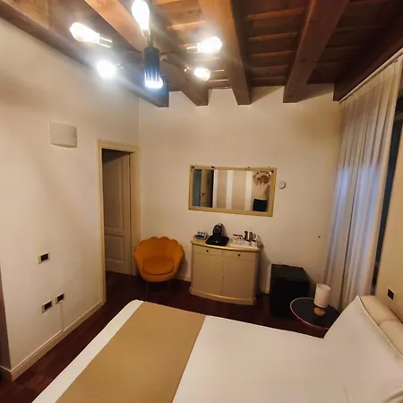 Bed & Breakfast Relais Ponte Pietra 4*