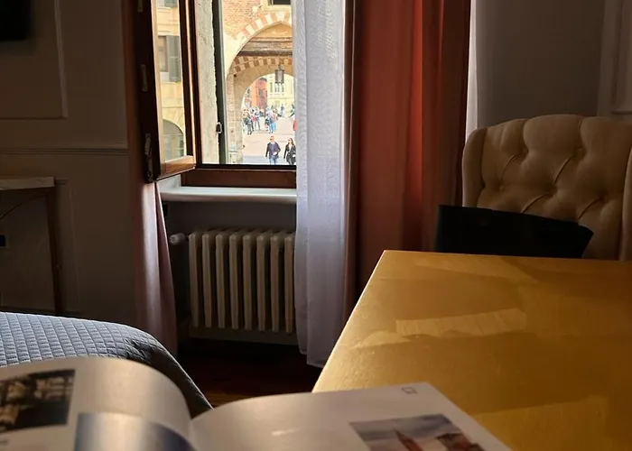 Relais Ponte Pietra فندق مبيت وإفطار فيرونا