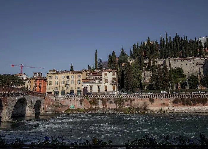 فندق مبيت وإفطار Relais Ponte Pietra 4*