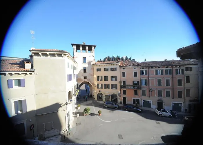 فندق مبيت وإفطار Relais Ponte Pietra فيرونا