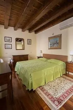 Relais Ponte Pietra فندق مبيت وإفطار فيرونا